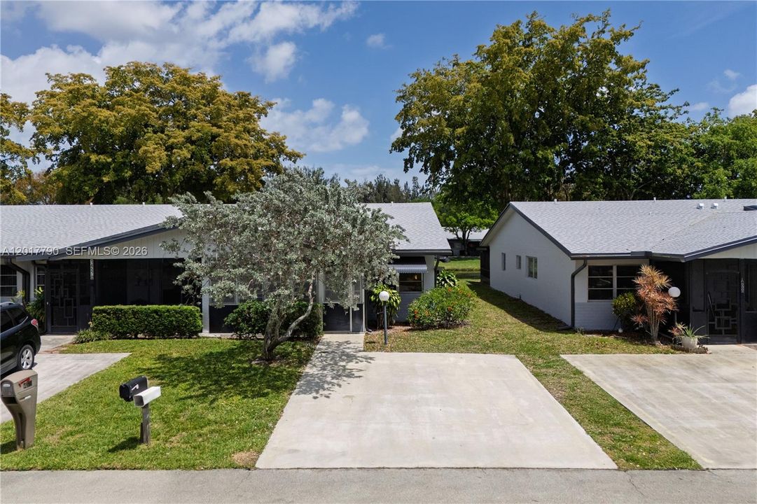 Vendido Recientemente: $208,000 (2 camas, 2 baños, 1200 Pies cuadrados)