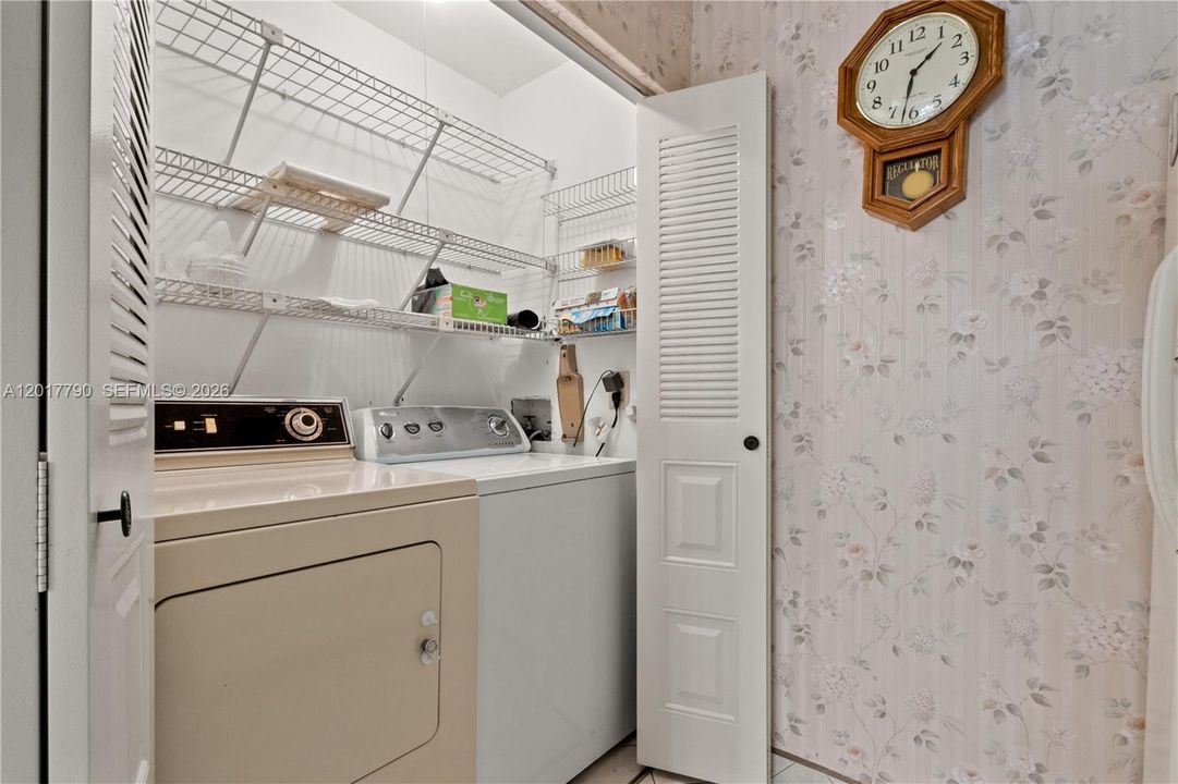 Vendido Recientemente: $208,000 (2 camas, 2 baños, 1200 Pies cuadrados)