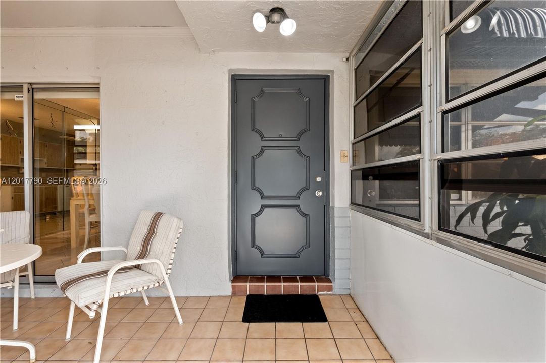 Vendido Recientemente: $208,000 (2 camas, 2 baños, 1200 Pies cuadrados)