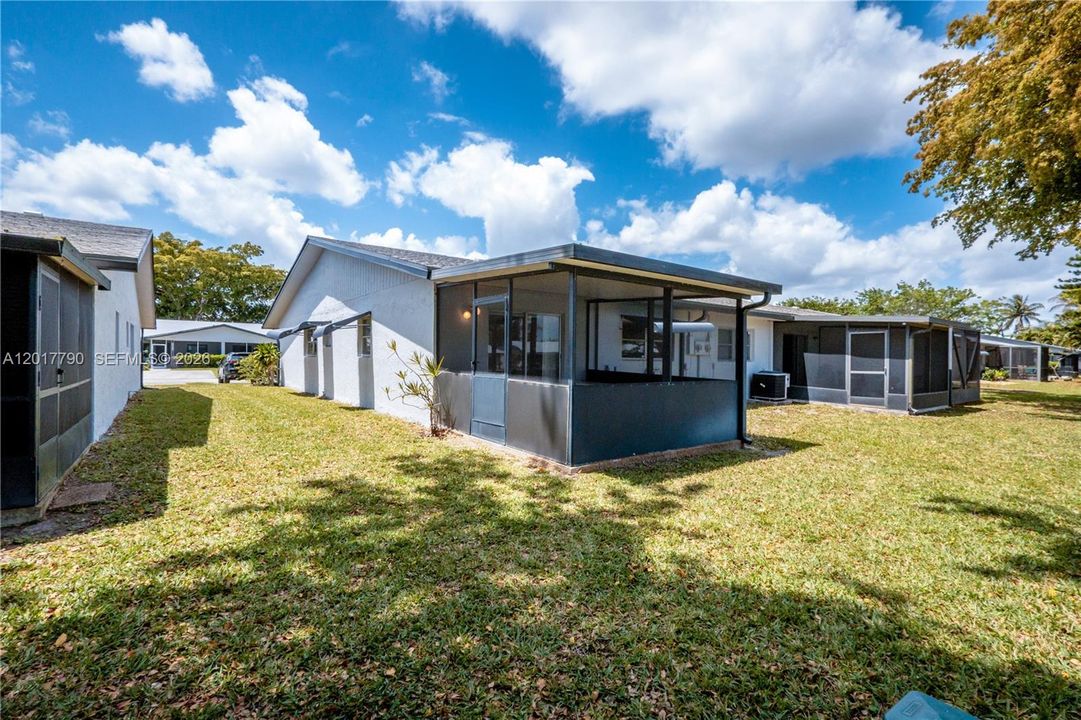 Vendido Recientemente: $208,000 (2 camas, 2 baños, 1200 Pies cuadrados)