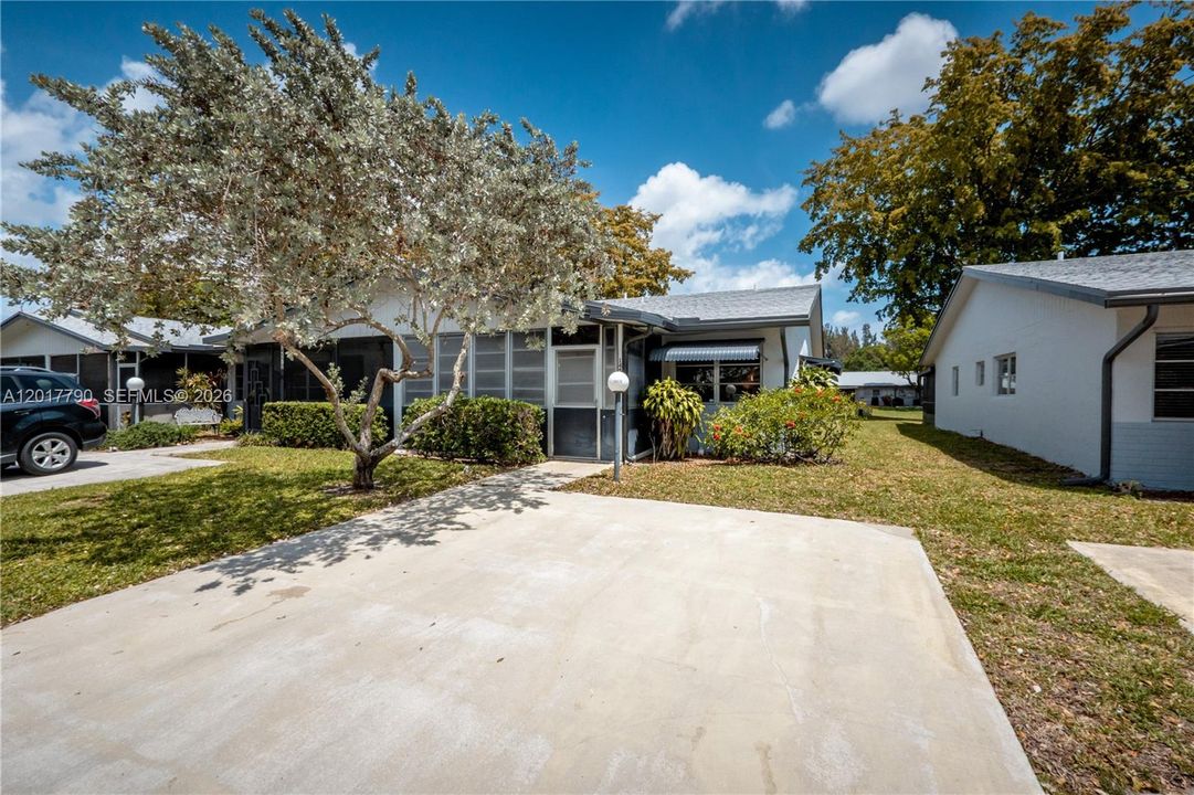 Vendido Recientemente: $208,000 (2 camas, 2 baños, 1200 Pies cuadrados)