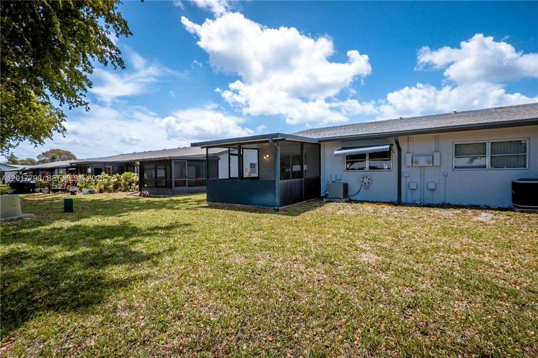 Vendido Recientemente: $208,000 (2 camas, 2 baños, 1200 Pies cuadrados)