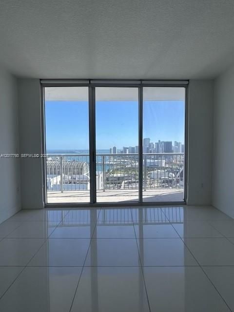 En Venta: $325,000 (1 camas, 1 baños, 821 Pies cuadrados)