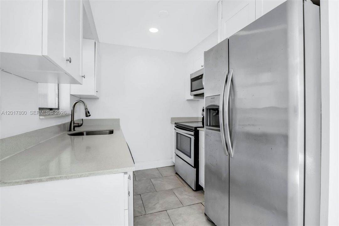Active With Contract: $250,000 (3 beds, 1 baths, 960 Square Feet)