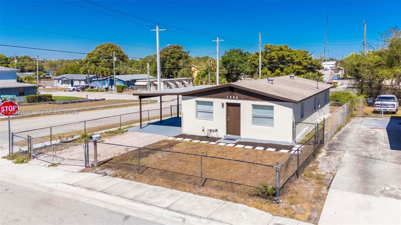 Active With Contract: $250,000 (3 beds, 1 baths, 960 Square Feet)