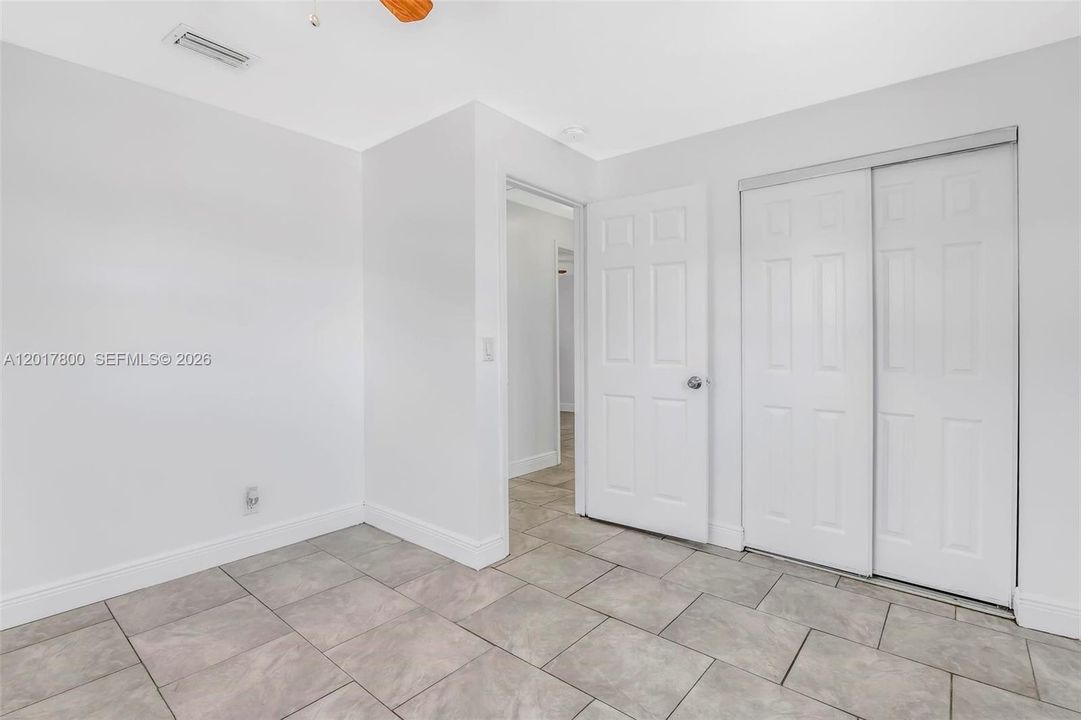 Active With Contract: $250,000 (3 beds, 1 baths, 960 Square Feet)