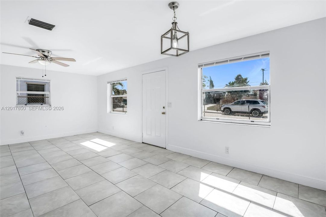 Active With Contract: $250,000 (3 beds, 1 baths, 960 Square Feet)