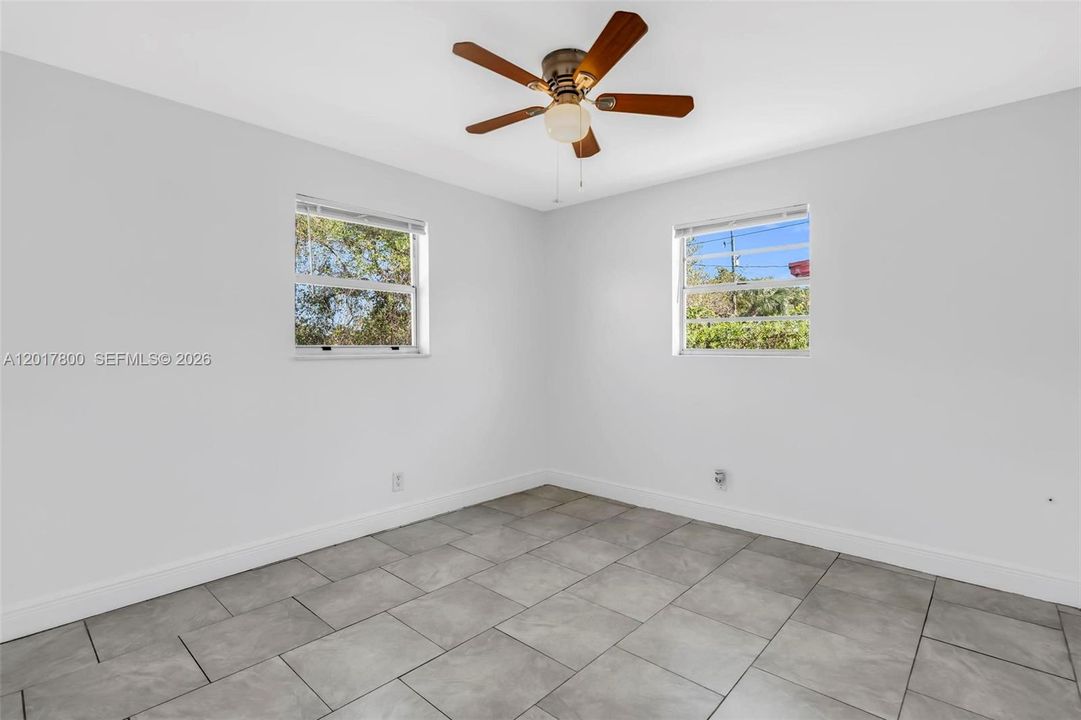 Active With Contract: $250,000 (3 beds, 1 baths, 960 Square Feet)