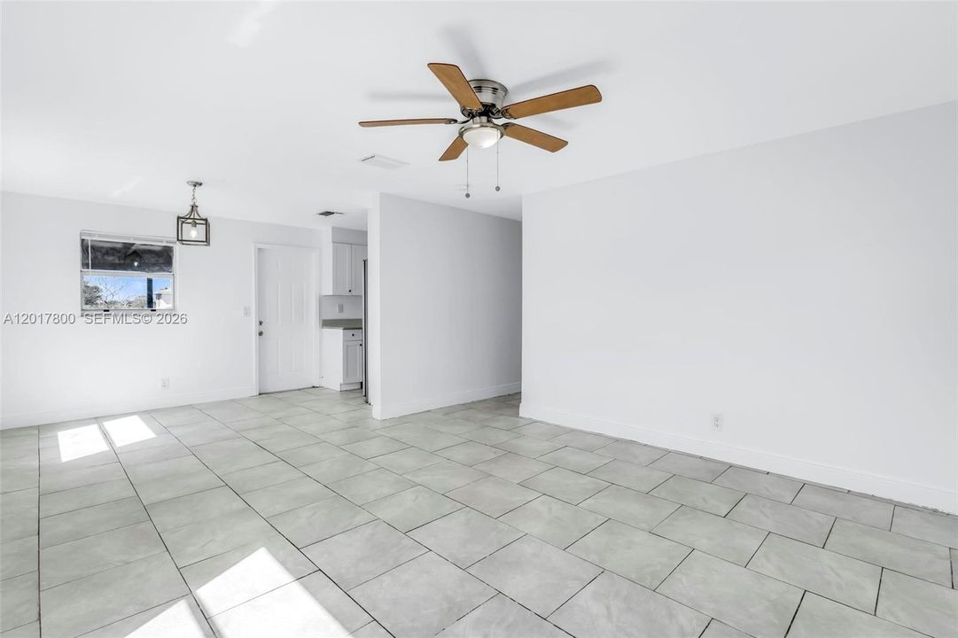 Active With Contract: $250,000 (3 beds, 1 baths, 960 Square Feet)