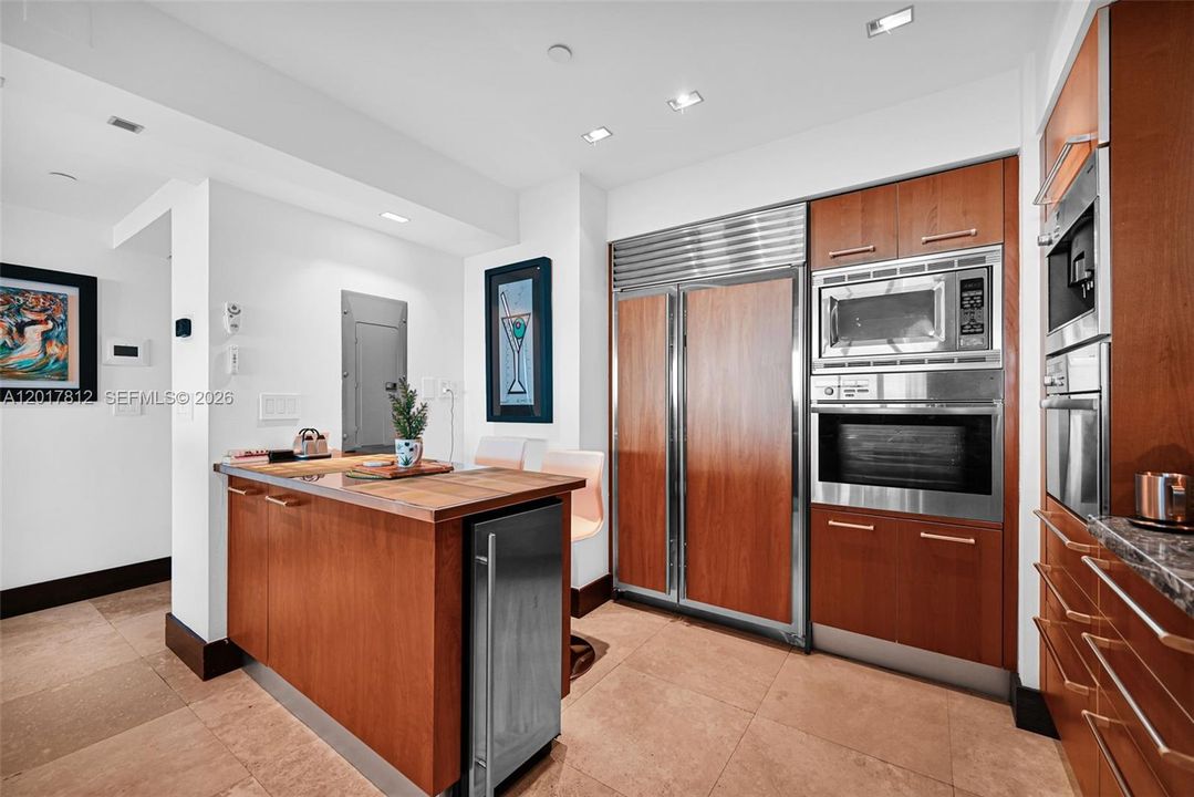For Sale: $2,500,000 (3 beds, 3 baths, 2130 Square Feet)