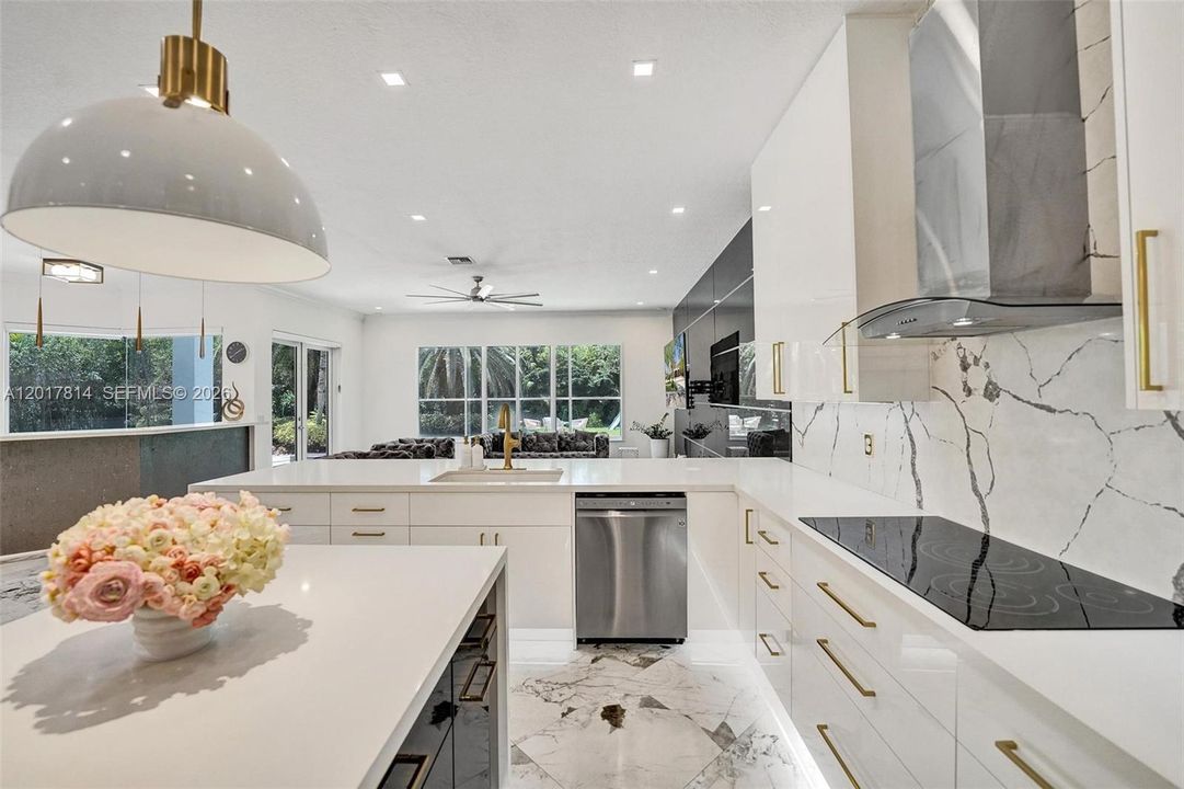 For Sale: $1,690,000 (6 beds, 4 baths, 4264 Square Feet)