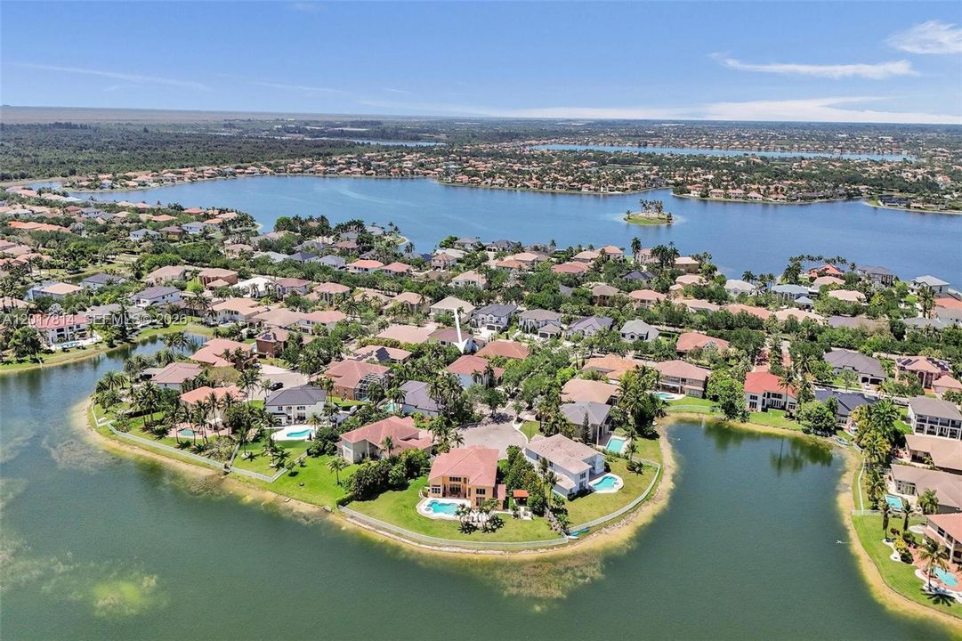 For Sale: $1,690,000 (6 beds, 4 baths, 4264 Square Feet)