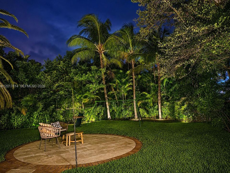 For Sale: $1,690,000 (6 beds, 4 baths, 4264 Square Feet)