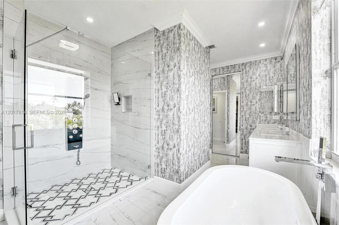For Sale: $1,690,000 (6 beds, 4 baths, 4264 Square Feet)