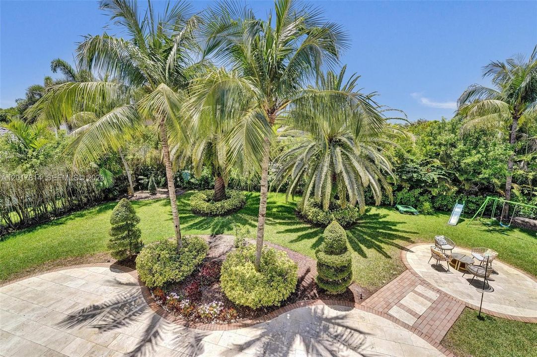 For Sale: $1,690,000 (6 beds, 4 baths, 4264 Square Feet)