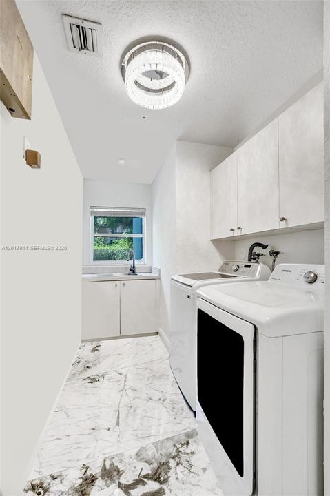 For Sale: $1,690,000 (6 beds, 4 baths, 4264 Square Feet)