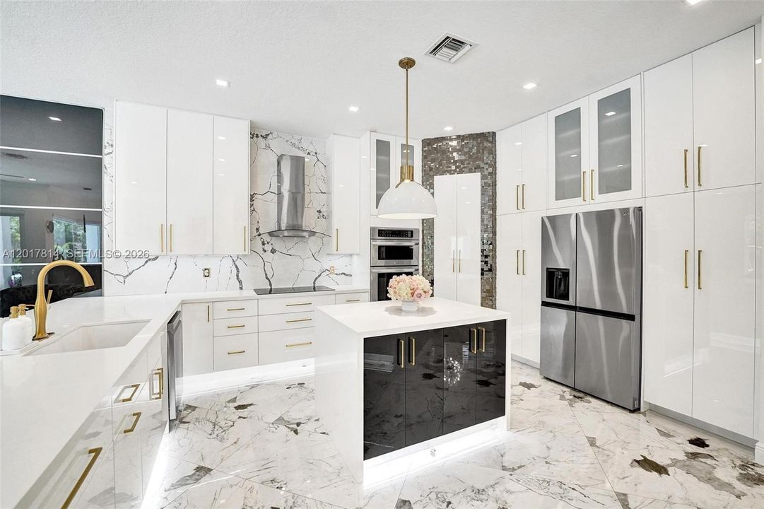 For Sale: $1,690,000 (6 beds, 4 baths, 4264 Square Feet)