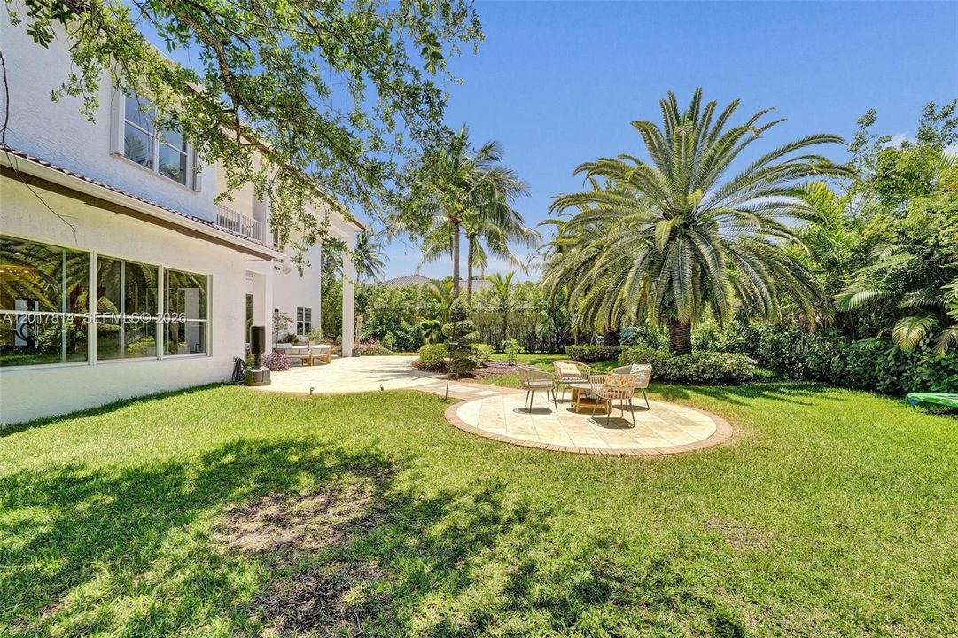 For Sale: $1,690,000 (6 beds, 4 baths, 4264 Square Feet)