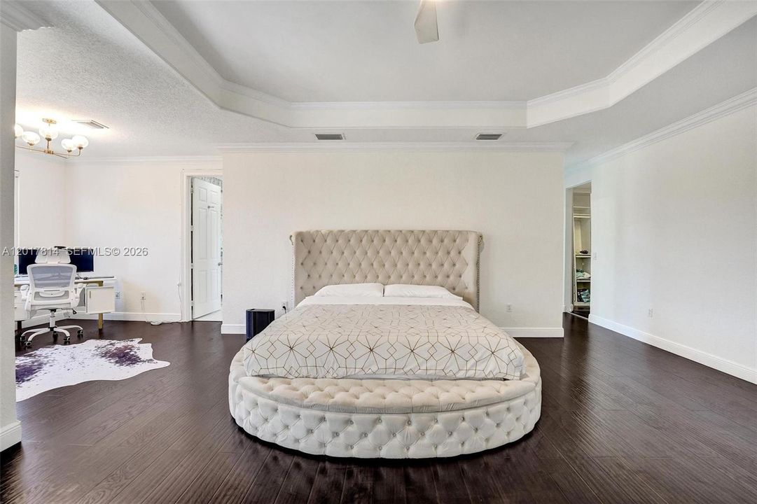 For Sale: $1,690,000 (6 beds, 4 baths, 4264 Square Feet)