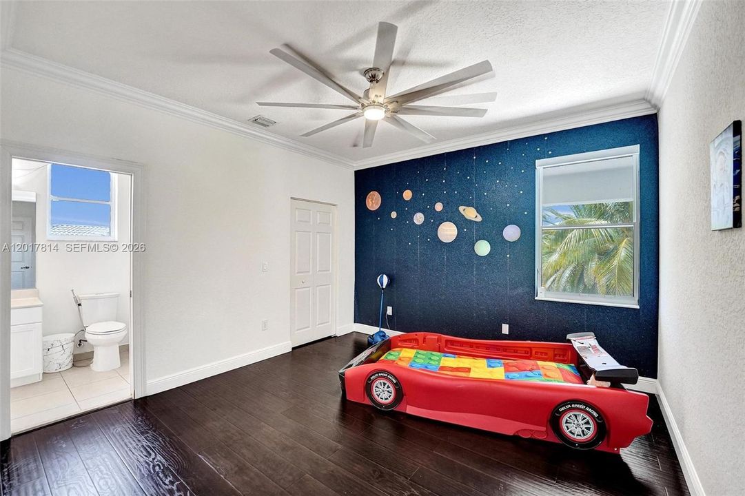 For Sale: $1,690,000 (6 beds, 4 baths, 4264 Square Feet)