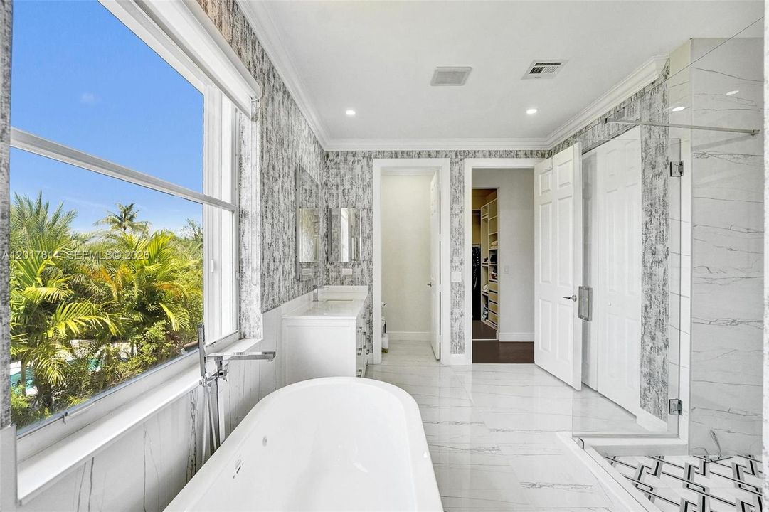 For Sale: $1,690,000 (6 beds, 4 baths, 4264 Square Feet)