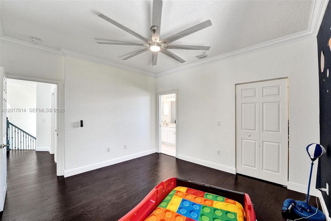 For Sale: $1,690,000 (6 beds, 4 baths, 4264 Square Feet)