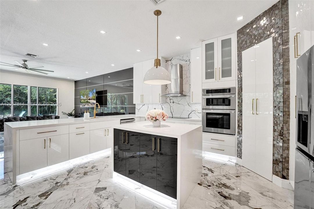 For Sale: $1,690,000 (6 beds, 4 baths, 4264 Square Feet)