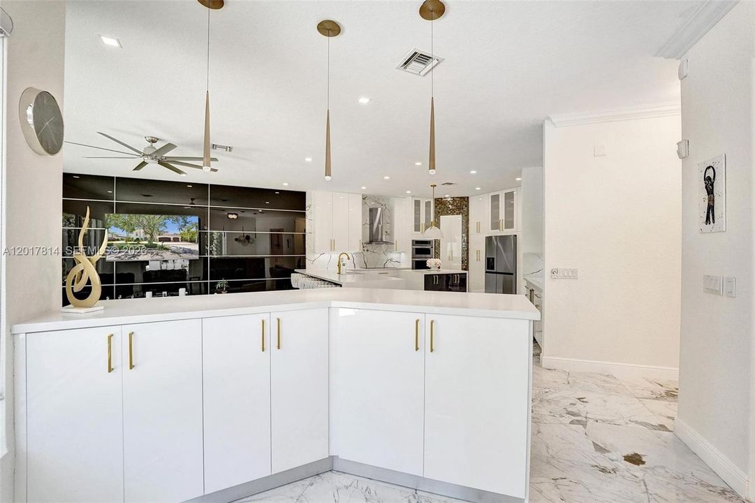 For Sale: $1,690,000 (6 beds, 4 baths, 4264 Square Feet)
