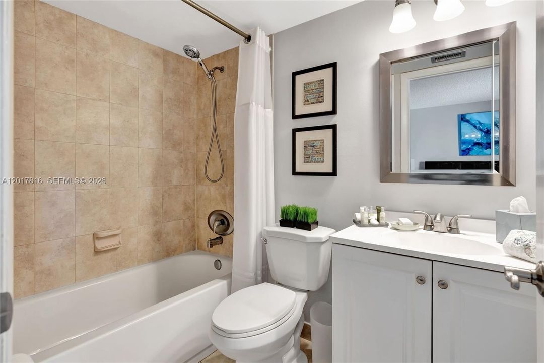 For Rent: $2,100 (1 beds, 1 baths, 704 Square Feet)