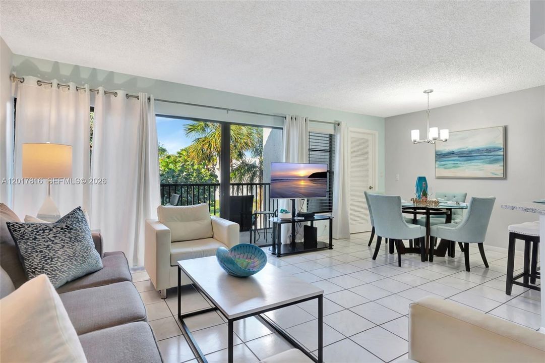 For Rent: $2,100 (1 beds, 1 baths, 704 Square Feet)