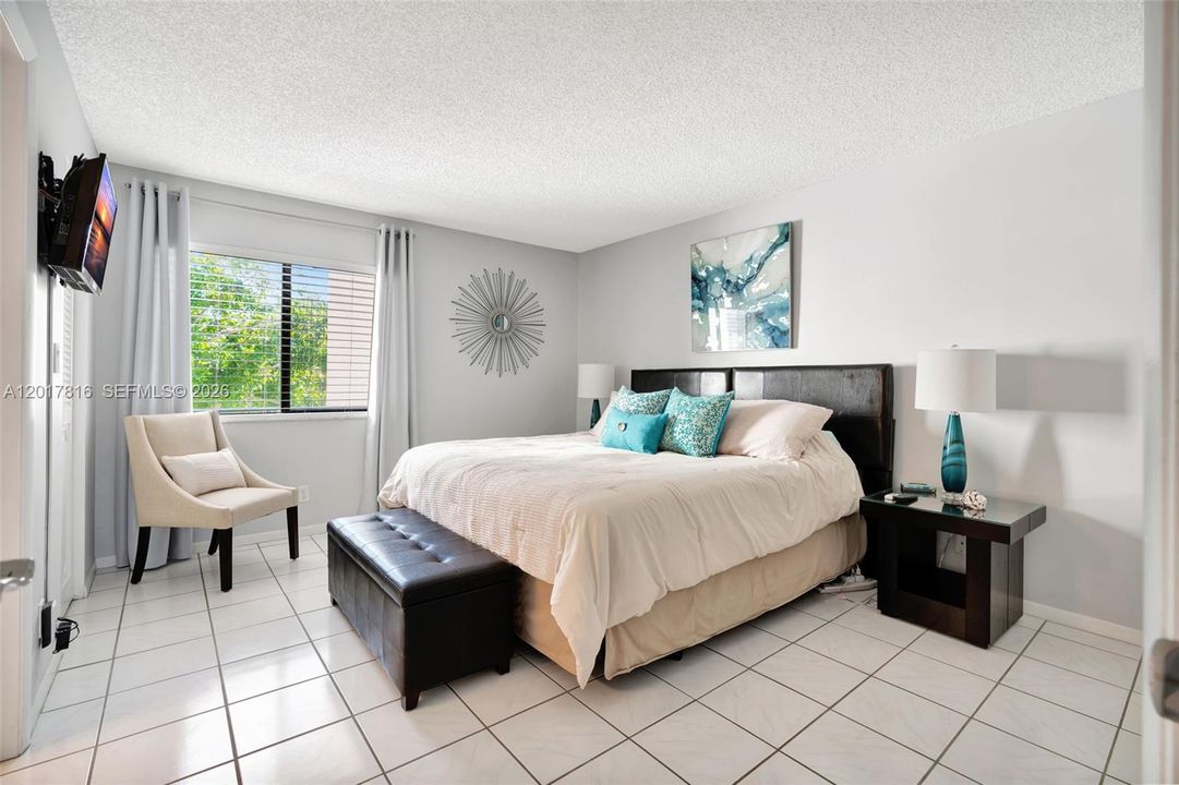 For Rent: $2,100 (1 beds, 1 baths, 704 Square Feet)