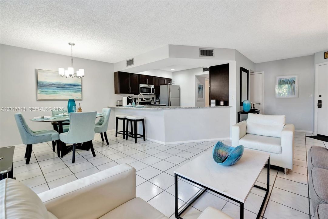 For Rent: $2,100 (1 beds, 1 baths, 704 Square Feet)