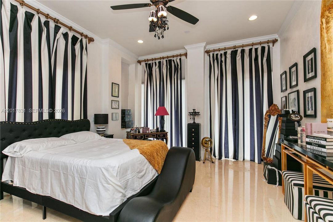 For Sale: $6,995,000 (8 beds, 8 baths, 10285 Square Feet)
