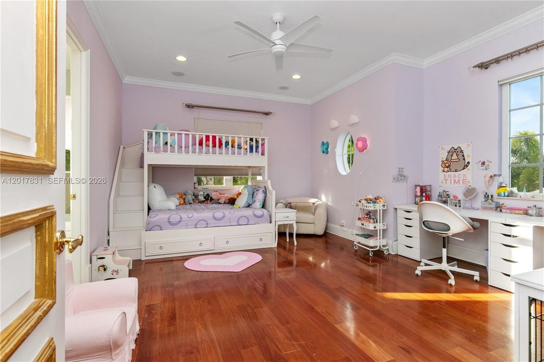 For Sale: $6,995,000 (8 beds, 8 baths, 10285 Square Feet)