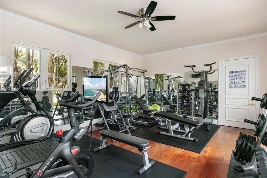 For Sale: $6,995,000 (8 beds, 8 baths, 10285 Square Feet)