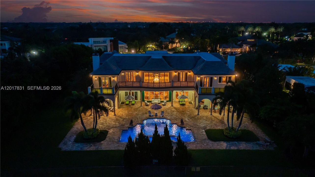 For Sale: $6,995,000 (8 beds, 8 baths, 10285 Square Feet)