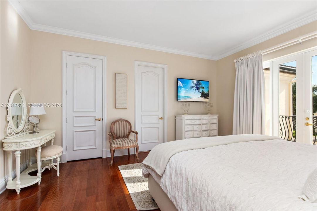For Sale: $6,995,000 (8 beds, 8 baths, 10285 Square Feet)
