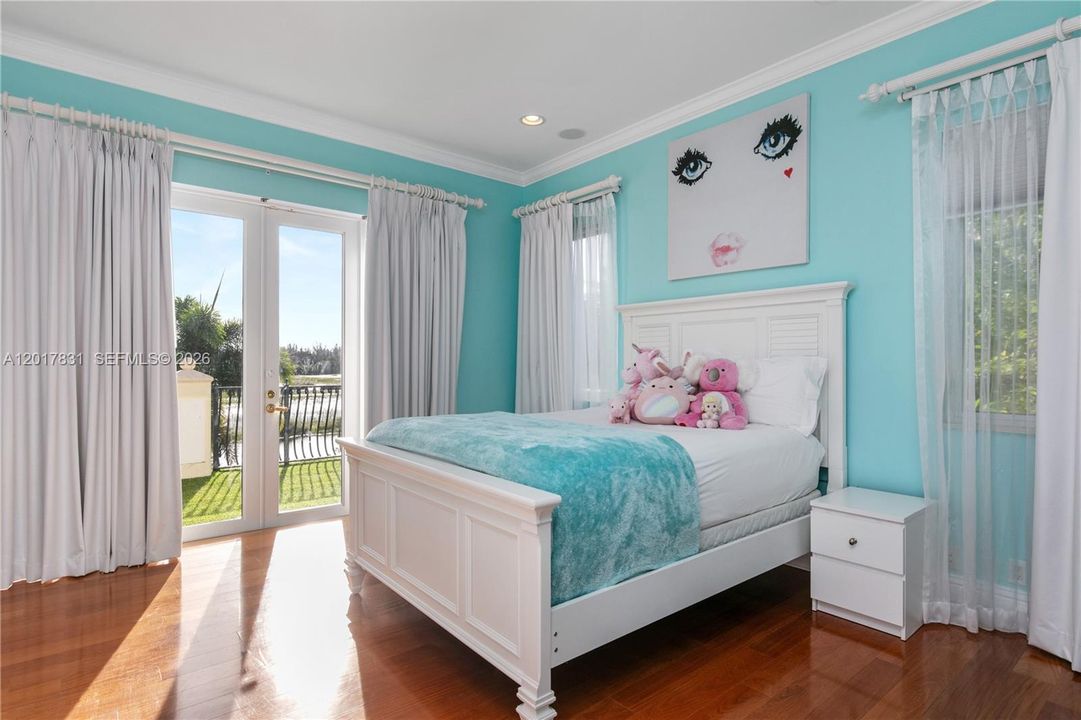 For Sale: $6,995,000 (8 beds, 8 baths, 10285 Square Feet)