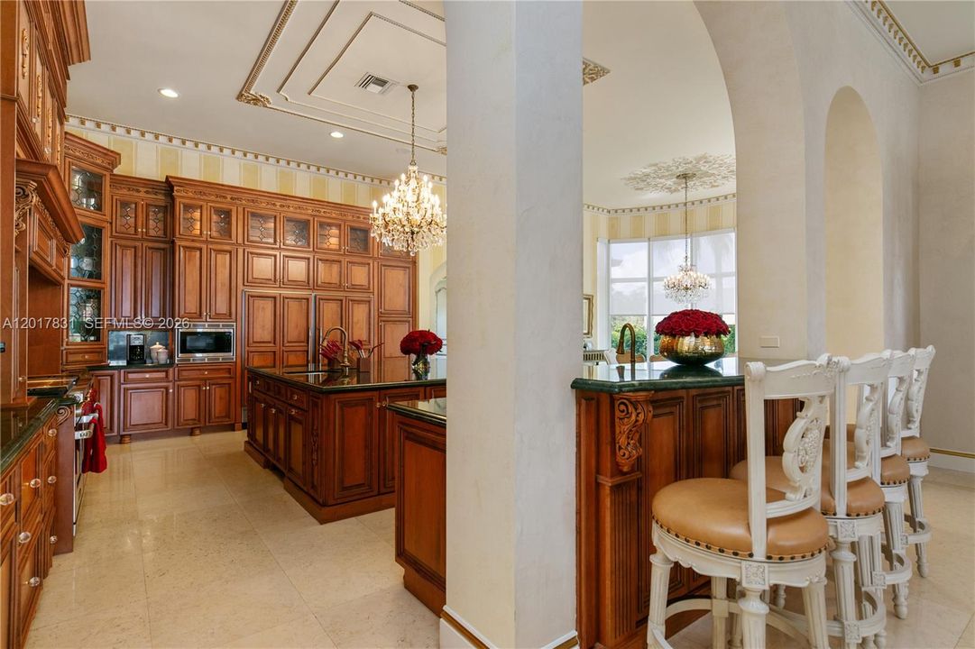 For Sale: $6,995,000 (8 beds, 8 baths, 10285 Square Feet)