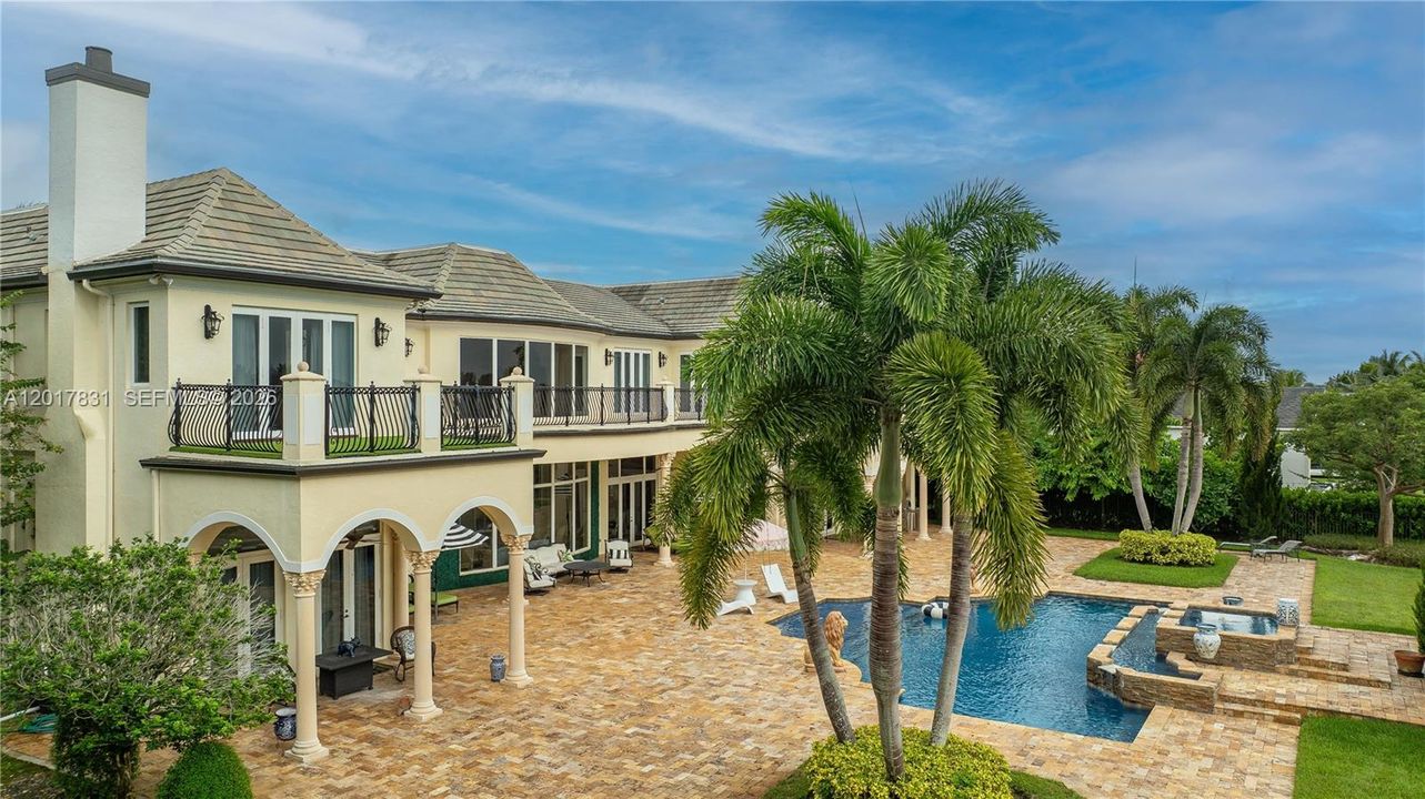 For Sale: $6,995,000 (8 beds, 8 baths, 10285 Square Feet)
