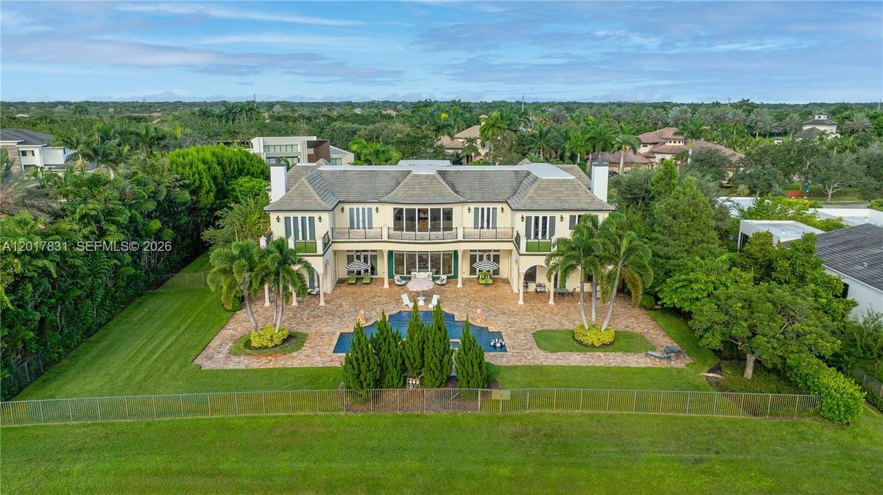 For Sale: $6,995,000 (8 beds, 8 baths, 10285 Square Feet)