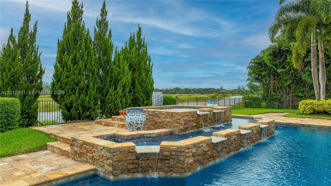 For Sale: $6,995,000 (8 beds, 8 baths, 10285 Square Feet)