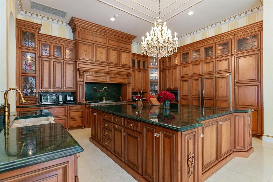 For Sale: $6,995,000 (8 beds, 8 baths, 10285 Square Feet)