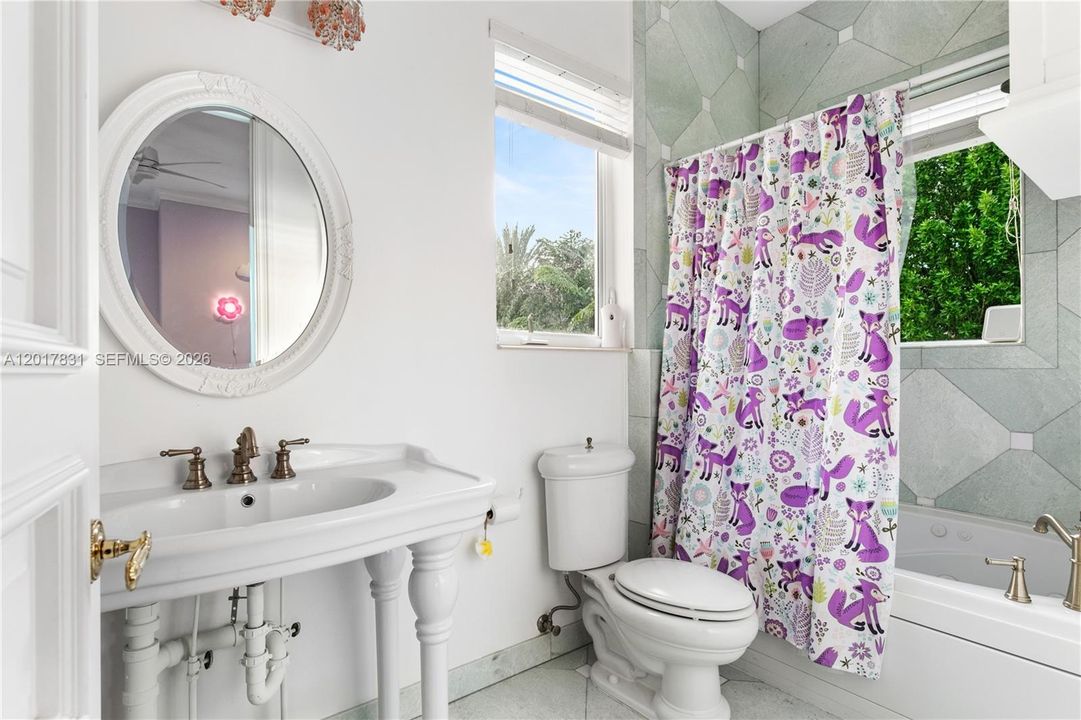 For Sale: $6,995,000 (8 beds, 8 baths, 10285 Square Feet)