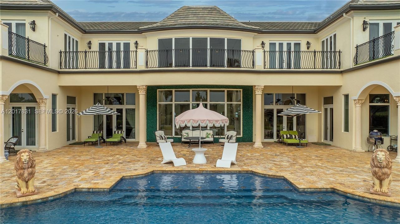 For Sale: $6,995,000 (8 beds, 8 baths, 10285 Square Feet)