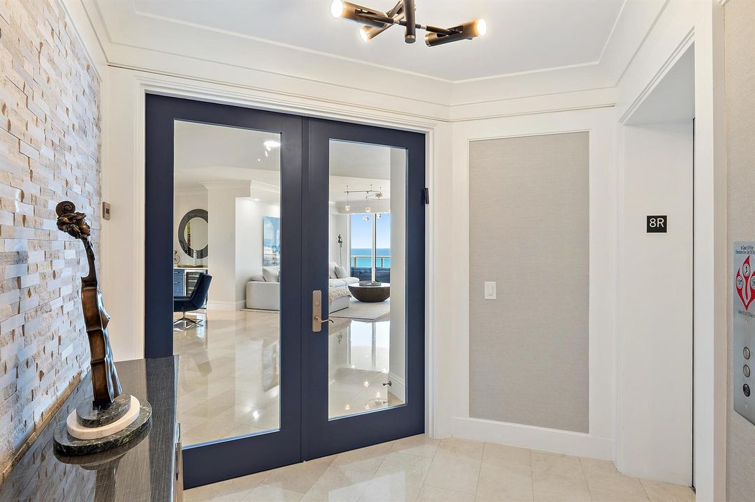 Private Foyer Entry