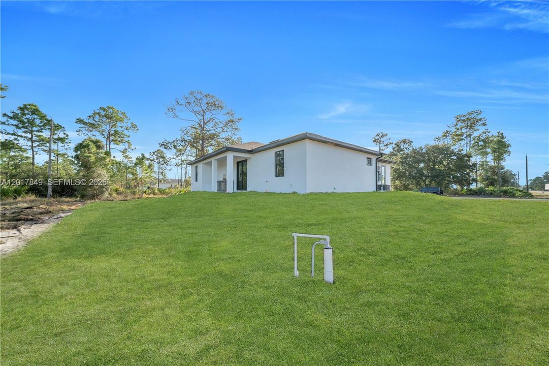 Activo con contrato: $359,000 (4 camas, 3 baños, 1585 Pies cuadrados)