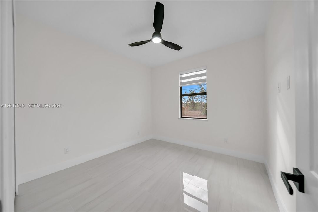 Activo con contrato: $359,000 (4 camas, 3 baños, 1585 Pies cuadrados)