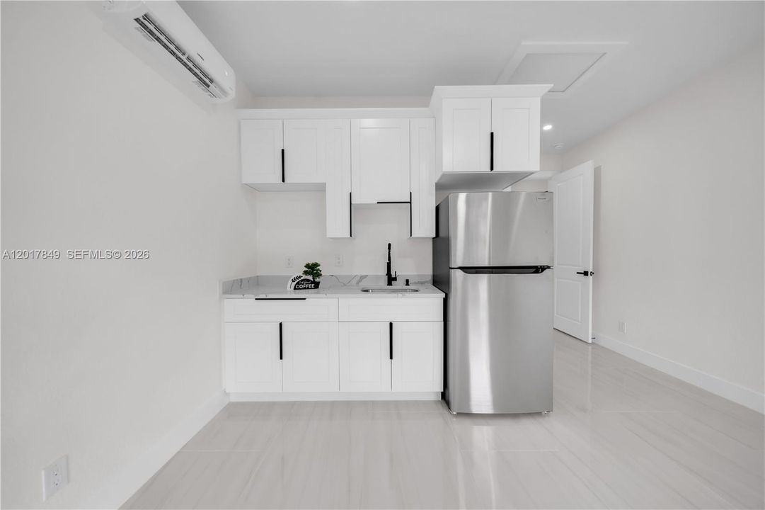 Activo con contrato: $359,000 (4 camas, 3 baños, 1585 Pies cuadrados)
