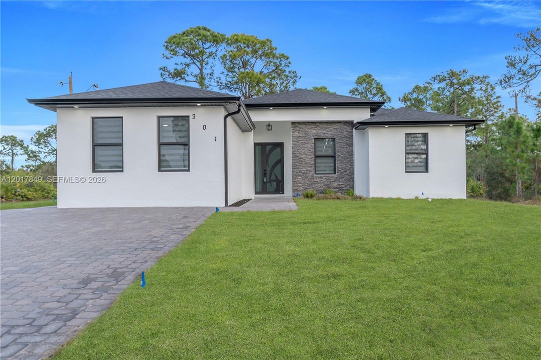 Activo con contrato: $359,000 (4 camas, 3 baños, 1585 Pies cuadrados)